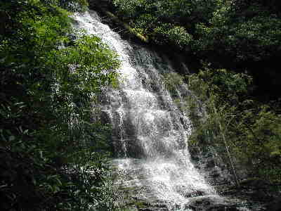A short side trail leads up to Spoon Auger Falls.