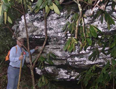 There are nice rock outcroppings along the way.
