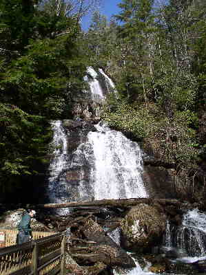 Nice observation decks allow you to safely get close to the falls.