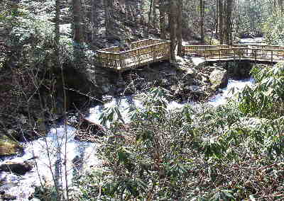 The foot-bridge and observation deck below the falls.