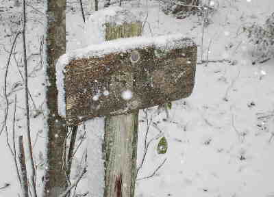 Sign pointing to a vista.