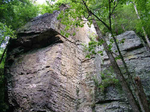 The massive rock cliffs!