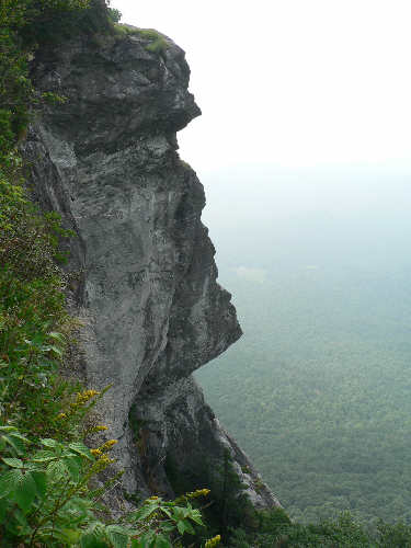 On a short side trail, we find this awesome view!