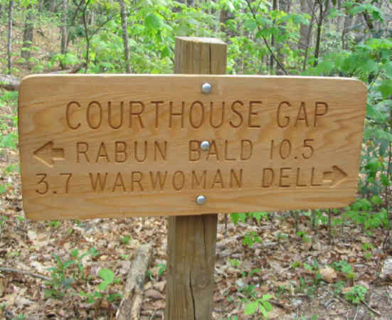 The new sign at Courthouse Gap.