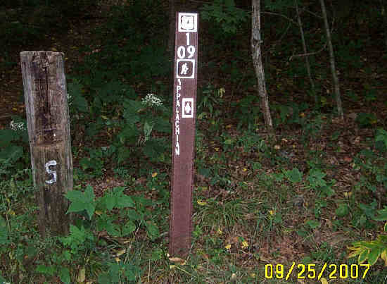 Trail marker near the start.
