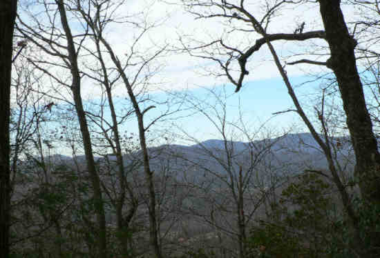 Almost continuous views along the trail. (winter season)