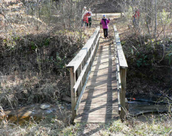 The nice footbridge at Farmers Bottom.