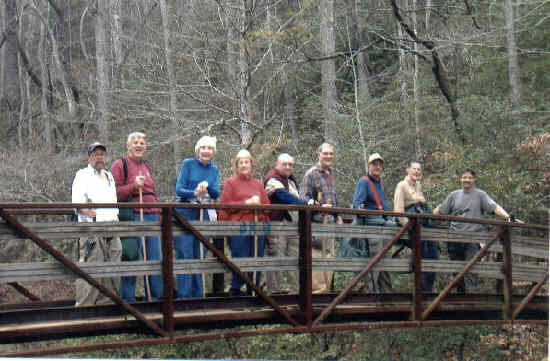The footbridge at the start of the trail.