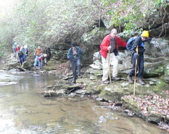 At this point, the trail is right on the edge of the river but with careful rock-hopping, your feet can stay dry!