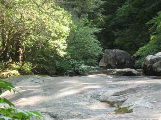 Arriving at the Thompson River we see the huge boulders everywhere! .