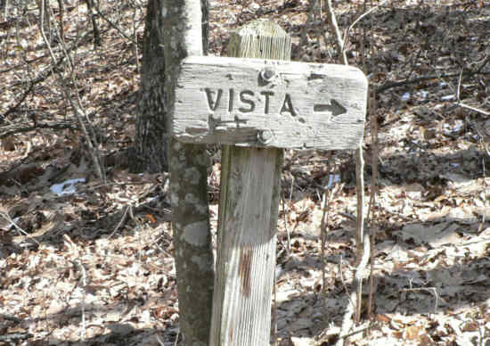 Sign marking the side trail out to the vista.