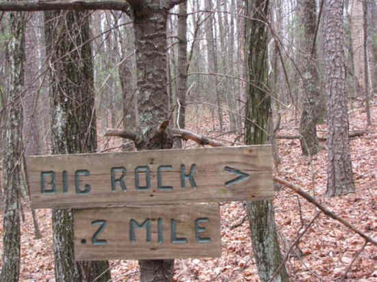Sign marking the side trail to Big Rock.