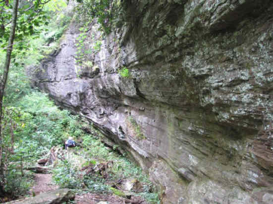 The massive rock cliff along the edge of the East Fork Trail.