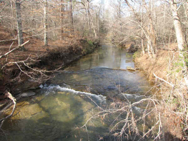 We get this view up the river as we cross the bridge at Farmers Bottom.