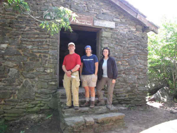 At lunchtime, we met some nice backpackers from (l-r) Chicago, Florida and Ohio.