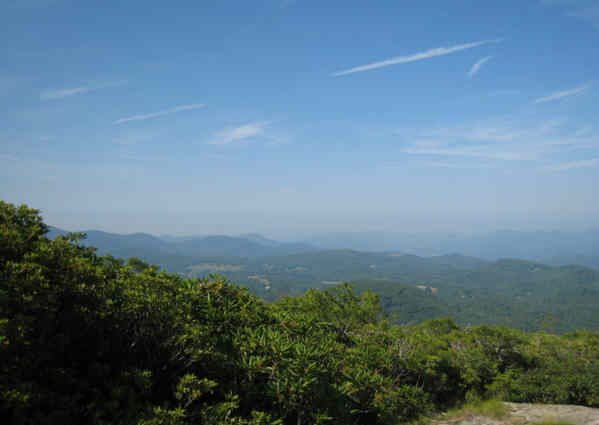 As we get closer to the summit, we start getting great mountain views!