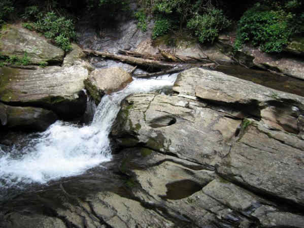 Lots of cascades and small waterfalls.