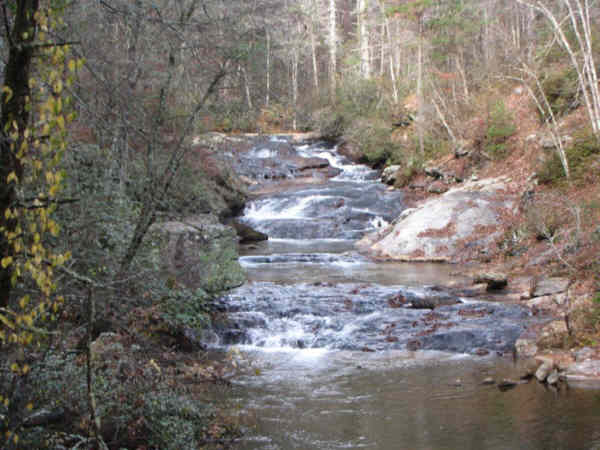 Many nice views along the trail.