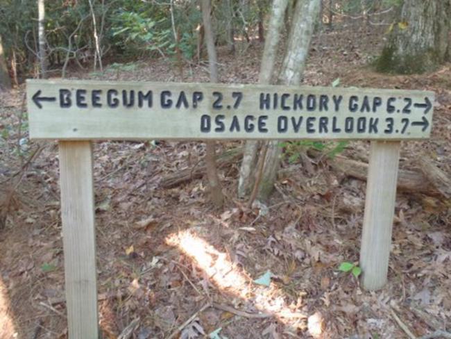 Trail marker near the start.
