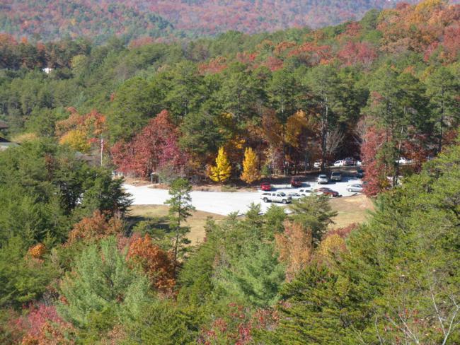 Approaching the parking lot at the Jane Hurt Yarn Visitors Center.