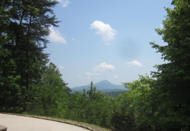 In the parking lot for the Dukes Creek Trail, we can see Yonah Mountain.