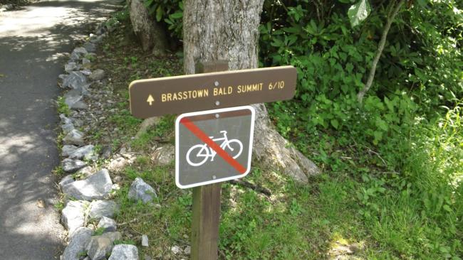The start of the asphalt trail that leads to the summit.