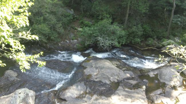 We pass by beautiful cascades all along the trail.