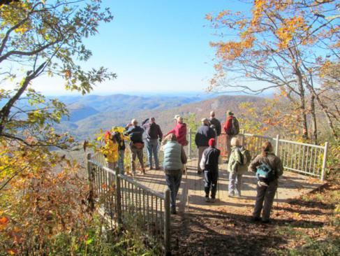 Several nice viewing areas with railings.