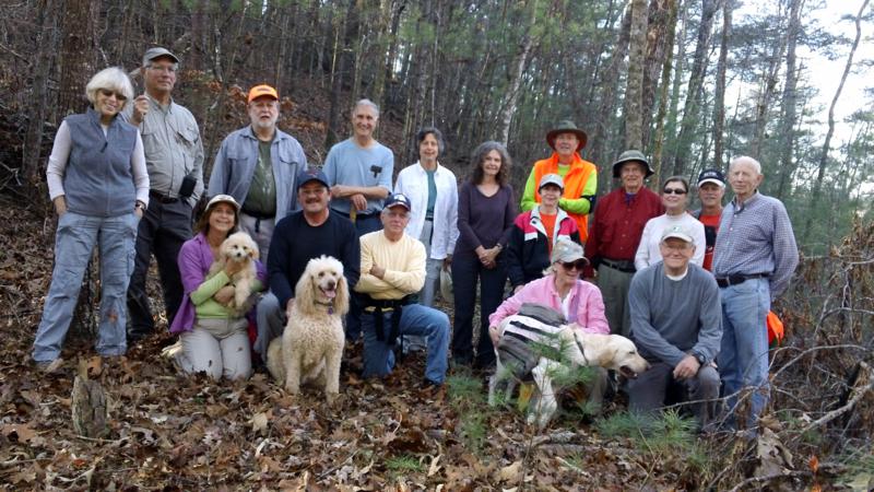 The OFHC gang for today's hike! (l-r kneeling) Lynne Porter-Whitmire & "Frisco", Rick Porter-Whitmire & "Honey", Vic Robson, Lynne Saporito & "Angus" and Tony Presley. (l-r standing) Pam Euliss, Bill Hunt, Bob Magee, Dan Ross, Karen Brown, Carole Wintle, Donna Presley, Pom Sinnock, Dick Metzgar, Greta Driggers, Jim Driggers and Phil Brownrigg.