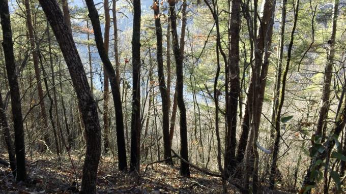 As we hike along the ridge, we start to see Lake Tugalo.