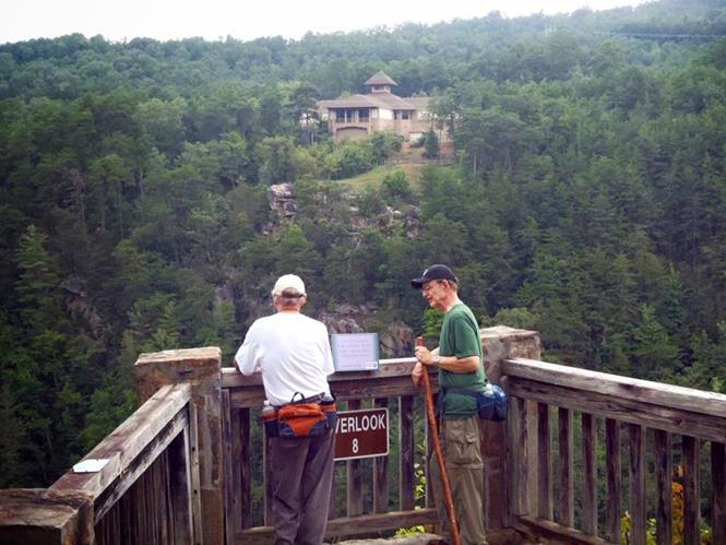 Across the gorge you see the Park Visitors Center. (Jane Hurt Yarn Interpretive Center)