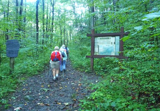 The start of the hike toward Case Knife Gap.