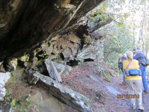 The trail passes by several nice rock outcrops.