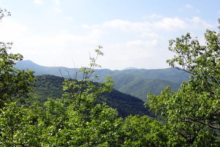 Later, we start to see nice mountain views.
