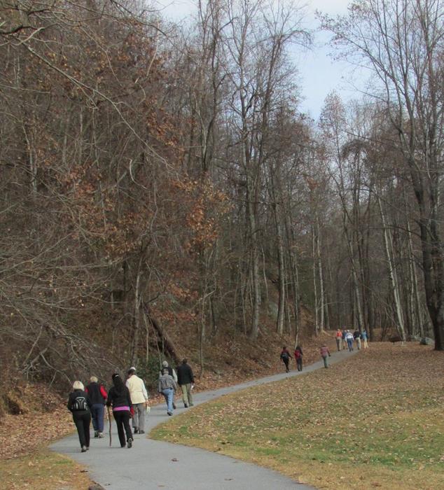 A nice asphalt trail up to the falls viewing area.