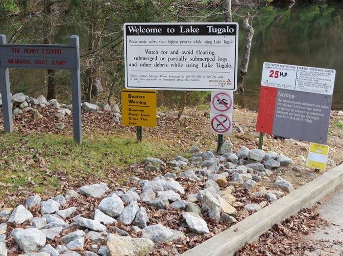 Signs at the Stoneplace Boat Ramp.