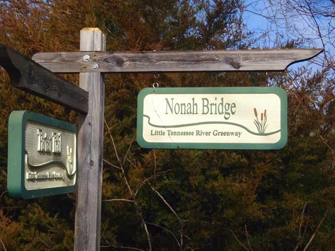 Very nice signs along the Greenway!