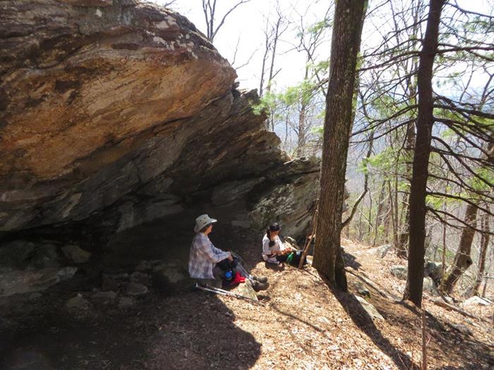 Lunchtime at the rock ledges above Cooper Gap.