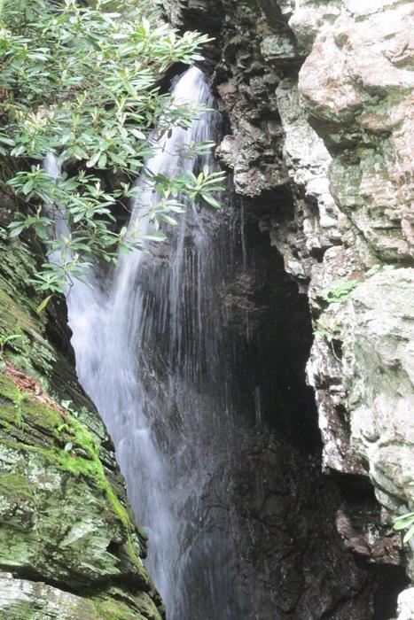 Raven Cliffs Falls!