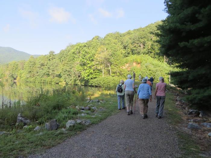 We continue the loop around the lake.