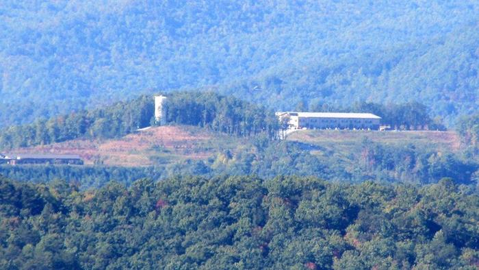 A super-zoomed view of Rabun County Primary and Elementary Schools.