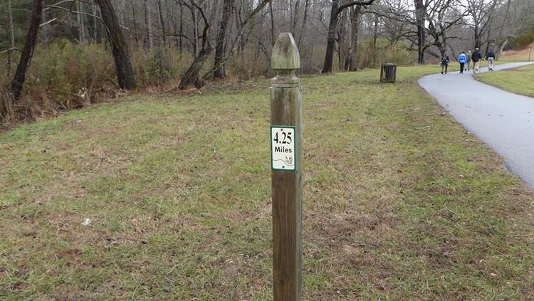 Nice mile markers make it easy to keep up with your distance.