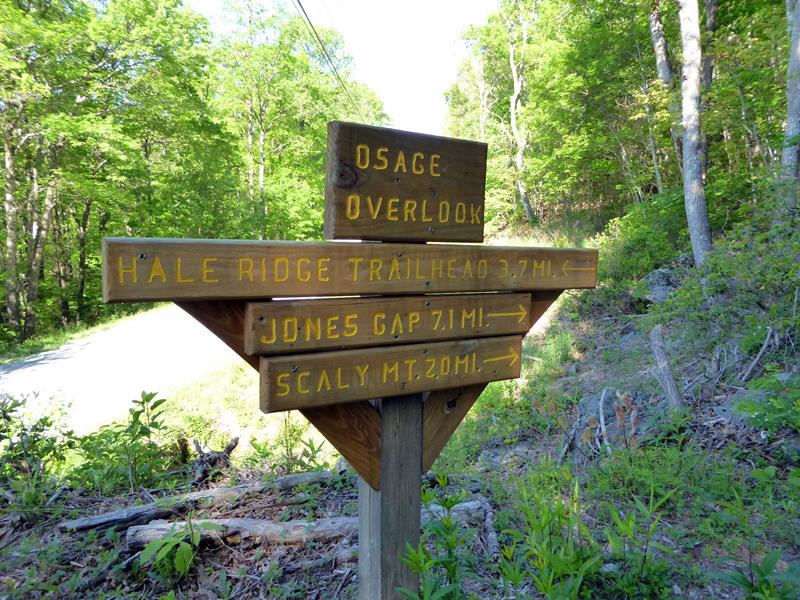 Trail sign at the start.