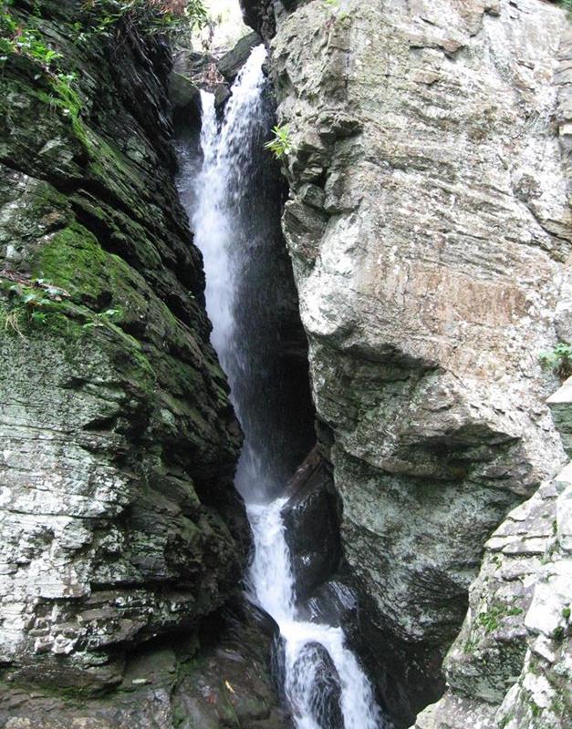 Raven Cliffs Falls!
