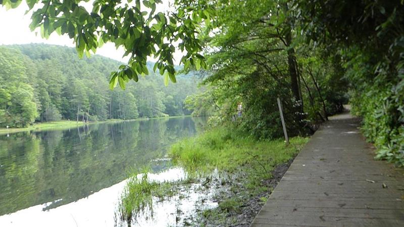 A nice trail loops around this beautiful mountain lake.
