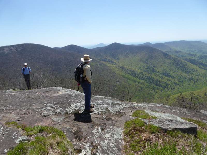 We took the side trail down to the back side of Cow Rock for spectacular views.