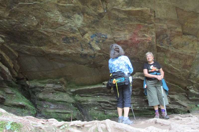 Awesome rock clifs and walls all along the trail!