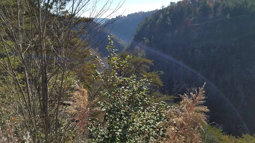 Now, we are on the Gorge North Rim Trail.