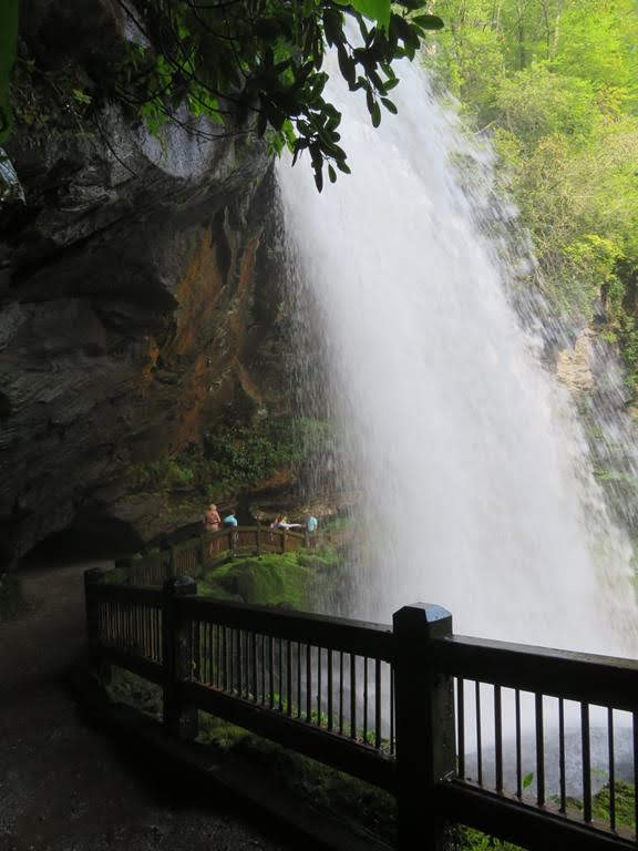 Very loud roaring Dry Falls.
