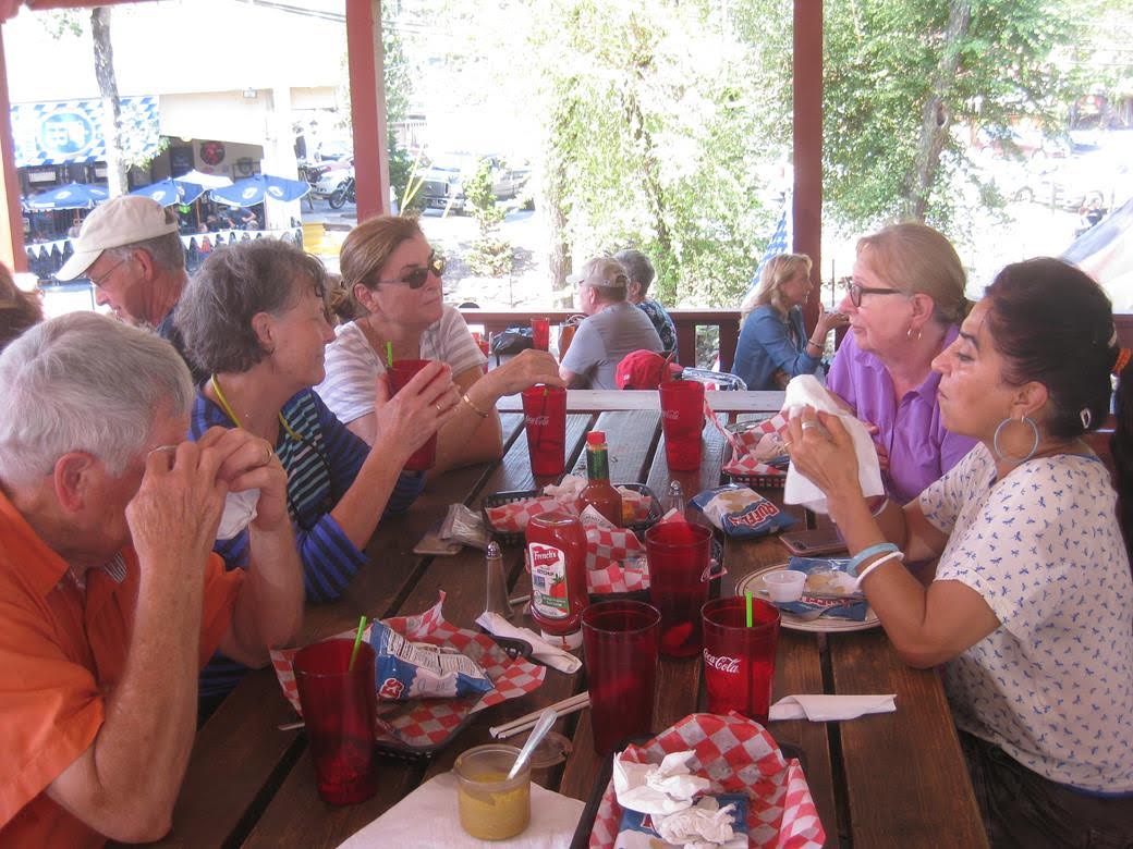 Lunchtime in Helen!